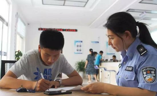 李园派出所深入开展走千村万户 访社情民意活